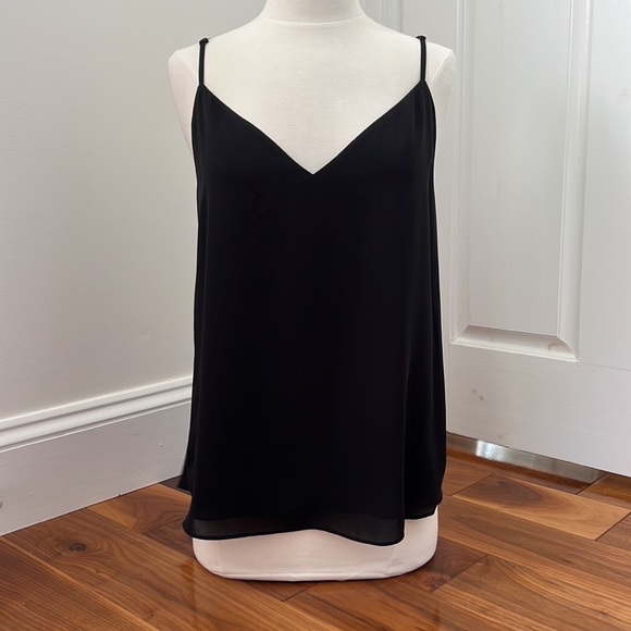 Aritzia Babaton Camisole. Size medium - Picture 4 of 8